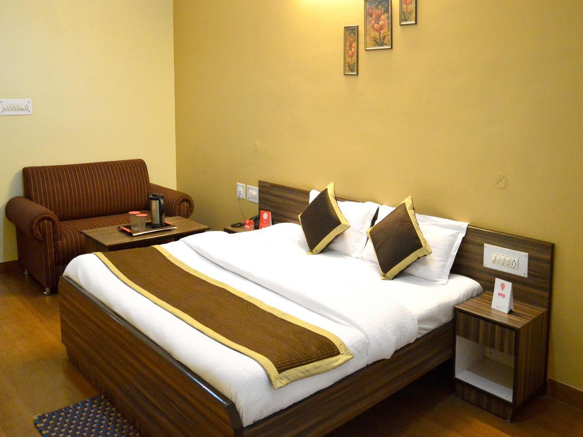 Oyo 6012 Hotel Rockwell Джайпур Екстериор снимка