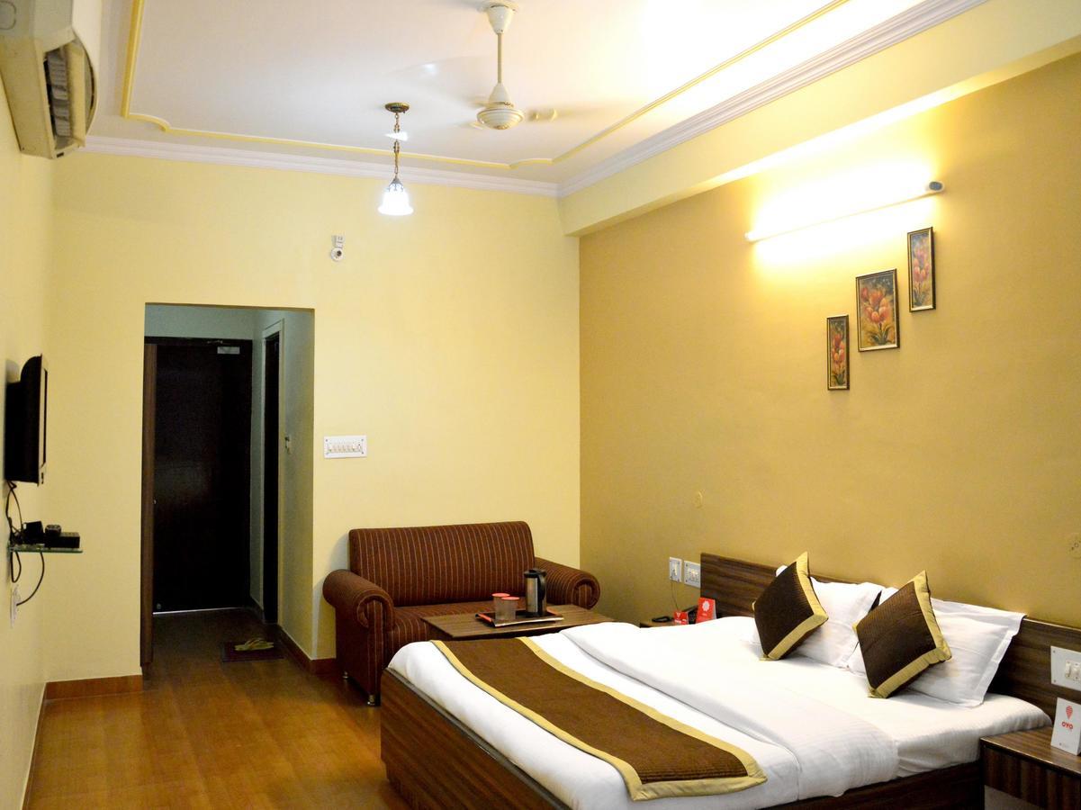 Oyo 6012 Hotel Rockwell Джайпур Екстериор снимка
