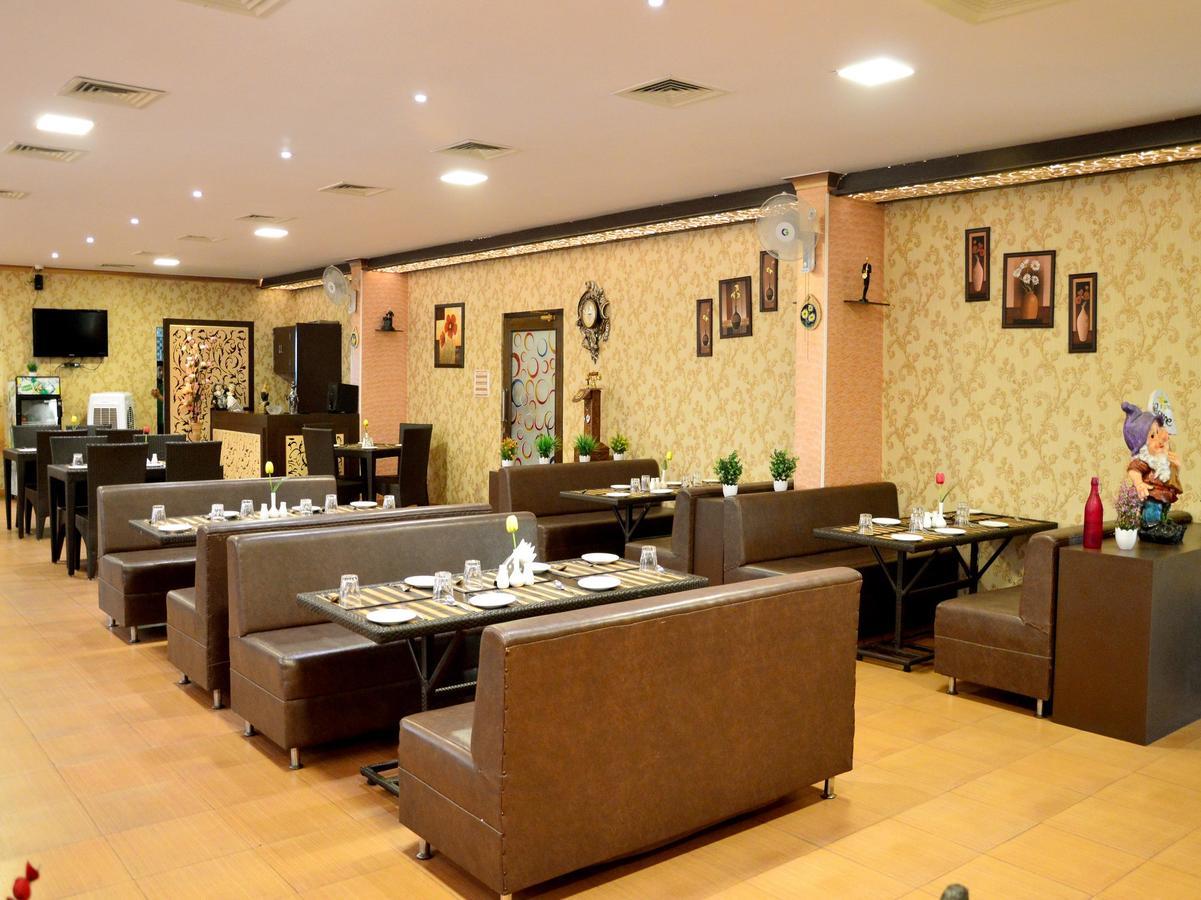 Oyo 6012 Hotel Rockwell Джайпур Екстериор снимка
