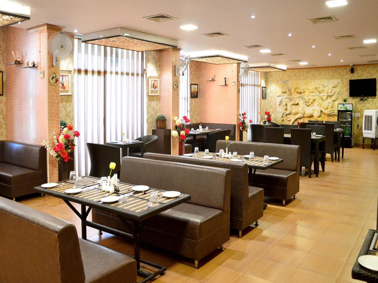 Oyo 6012 Hotel Rockwell Джайпур Екстериор снимка