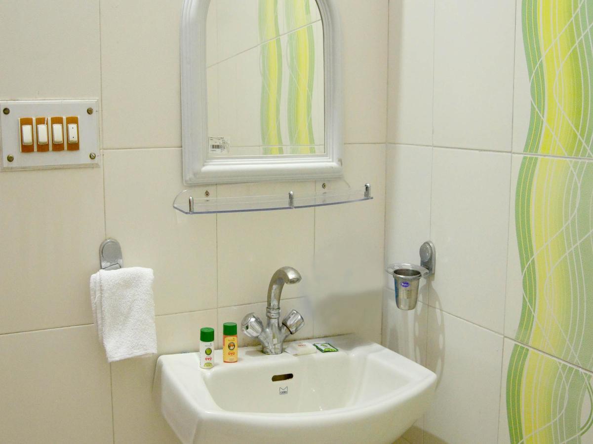 Oyo 6012 Hotel Rockwell Джайпур Екстериор снимка