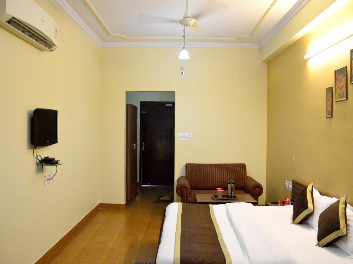 Oyo 6012 Hotel Rockwell Джайпур Екстериор снимка