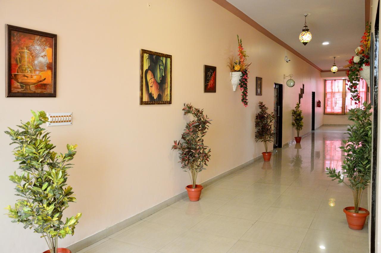 Oyo 6012 Hotel Rockwell Джайпур Екстериор снимка