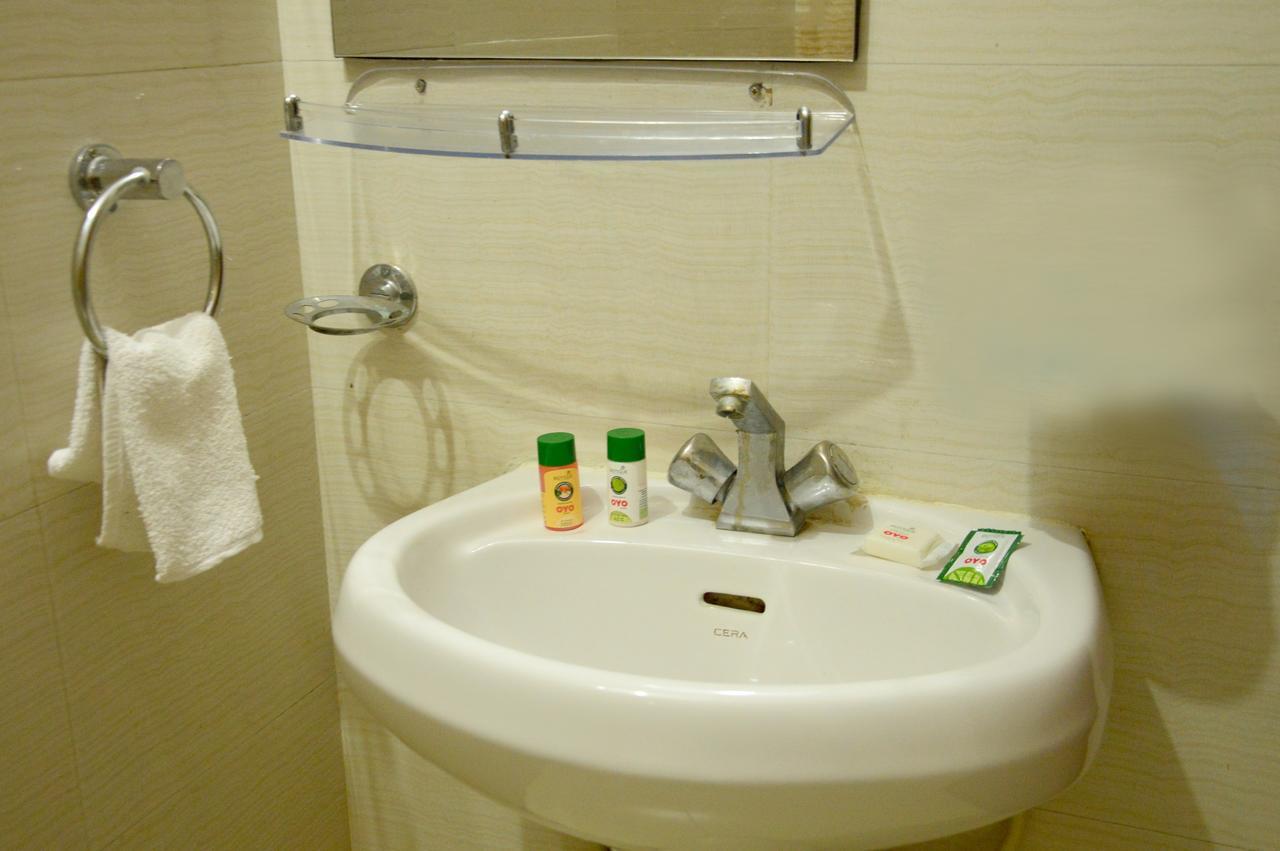 Oyo 6012 Hotel Rockwell Джайпур Екстериор снимка