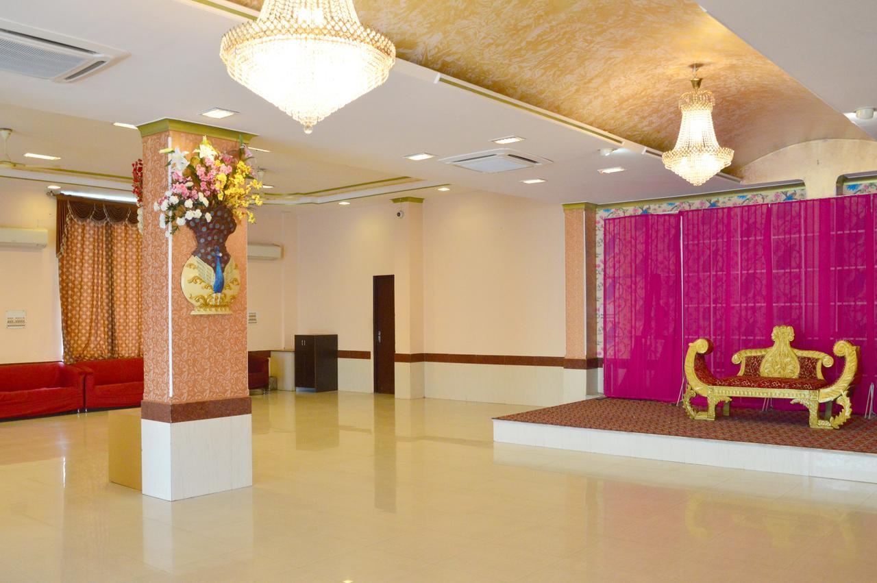 Oyo 6012 Hotel Rockwell Джайпур Екстериор снимка