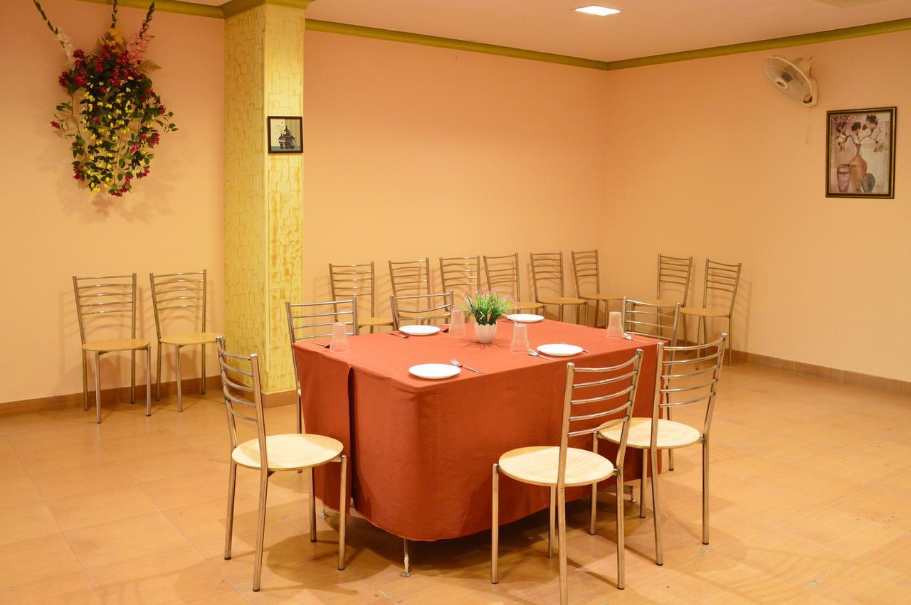 Oyo 6012 Hotel Rockwell Джайпур Екстериор снимка