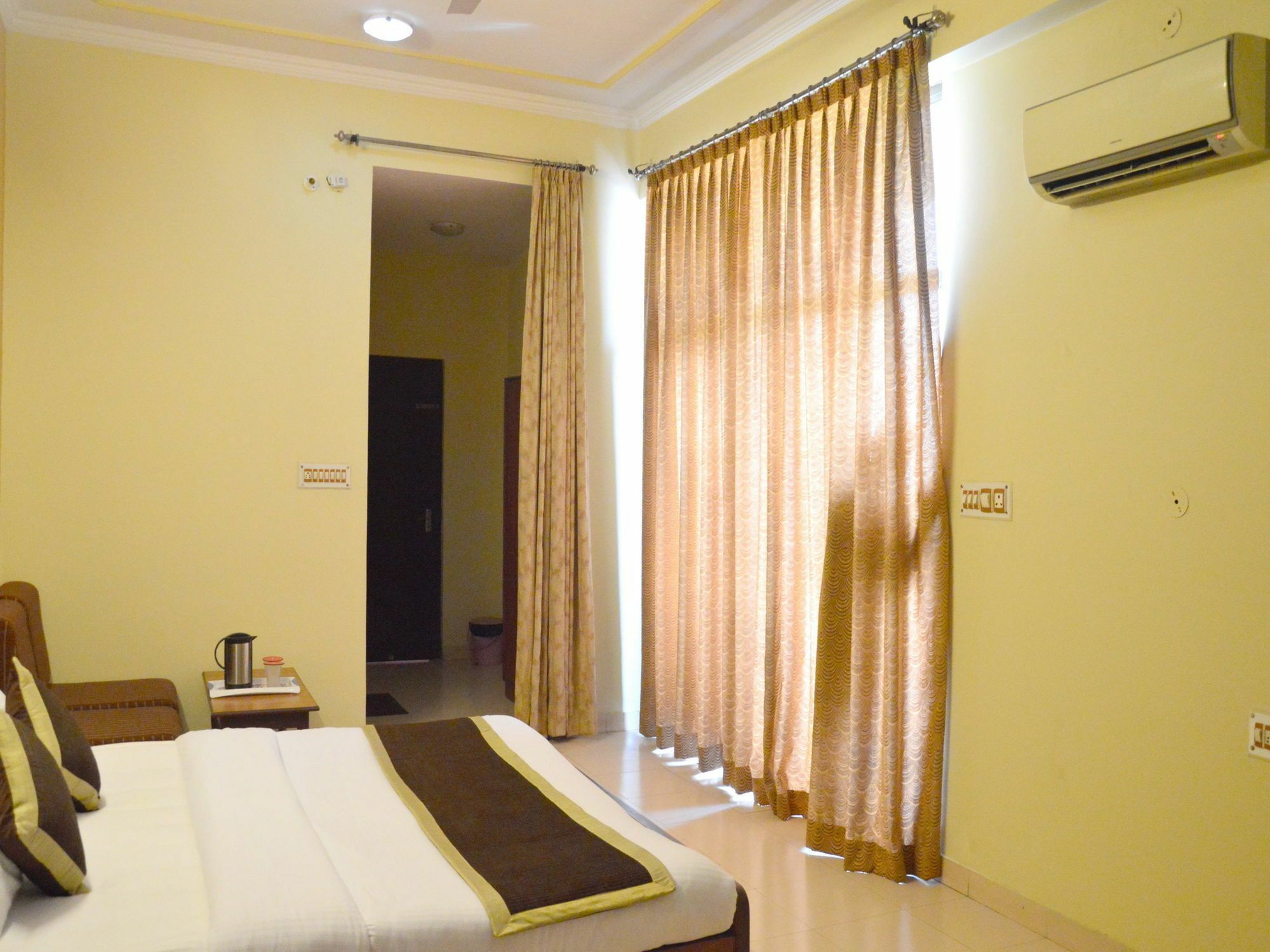 Oyo 6012 Hotel Rockwell Джайпур Екстериор снимка